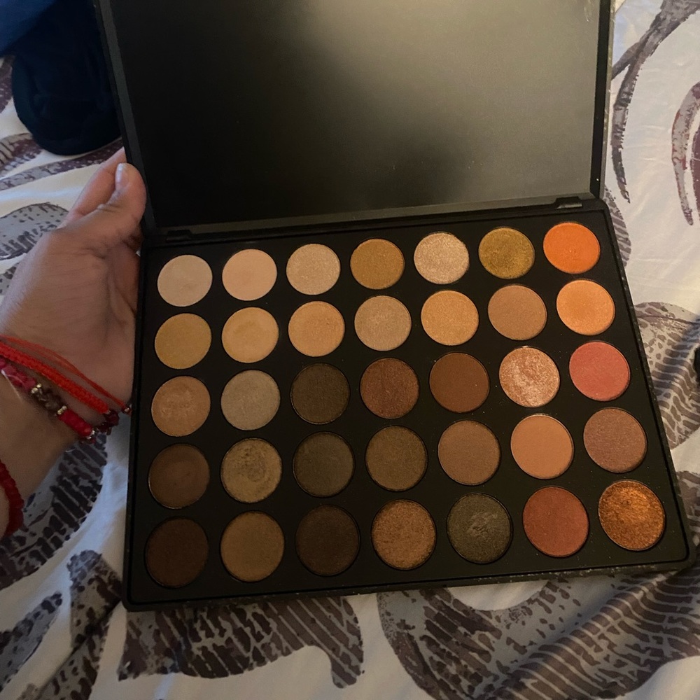 Eyeshadow palette